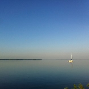 Le voilier solitaire.